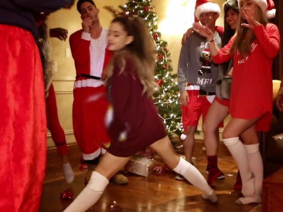 Ariana-Grande -Santa